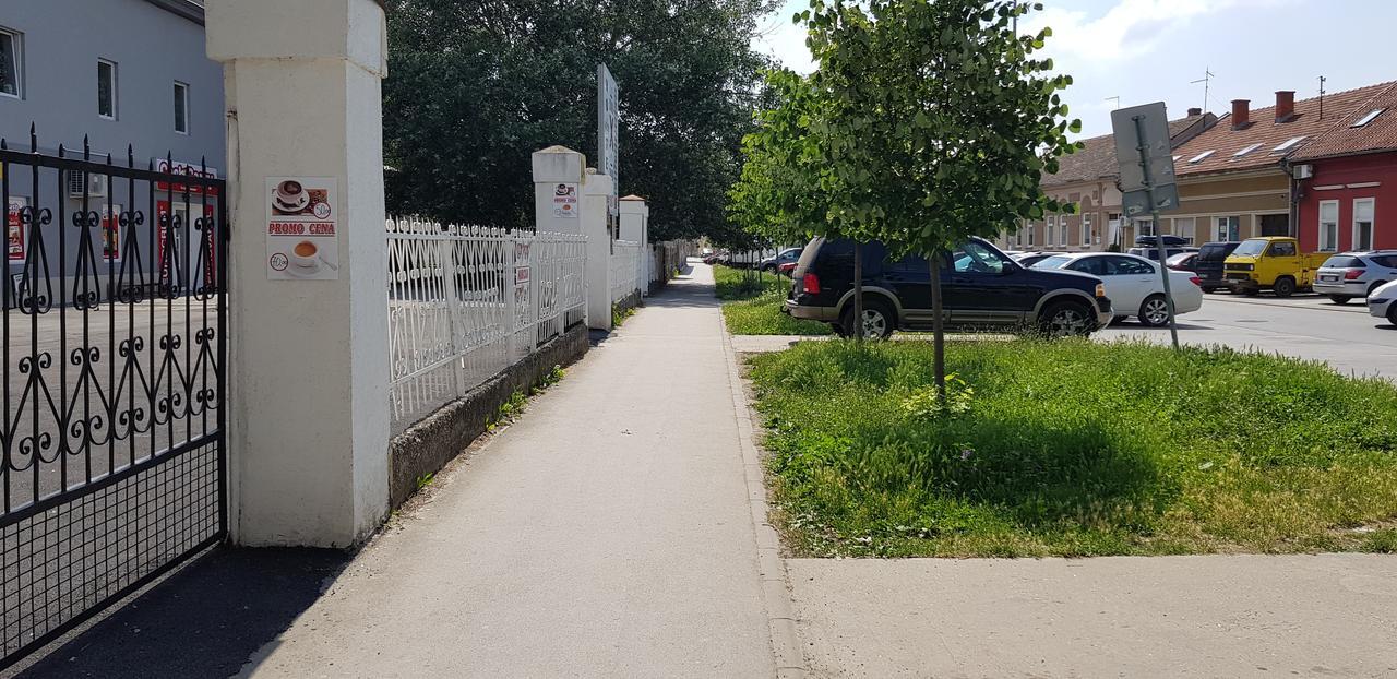 Hotel Dnd-X Pančevo Esterno foto